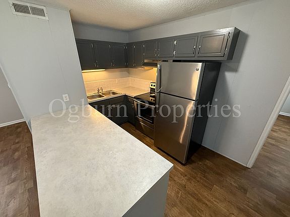 4th image of 1426 Glade St APT 2