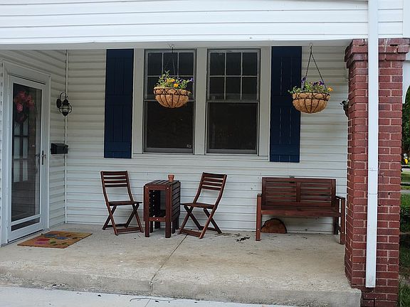 2nd image of 2849 Dresden St