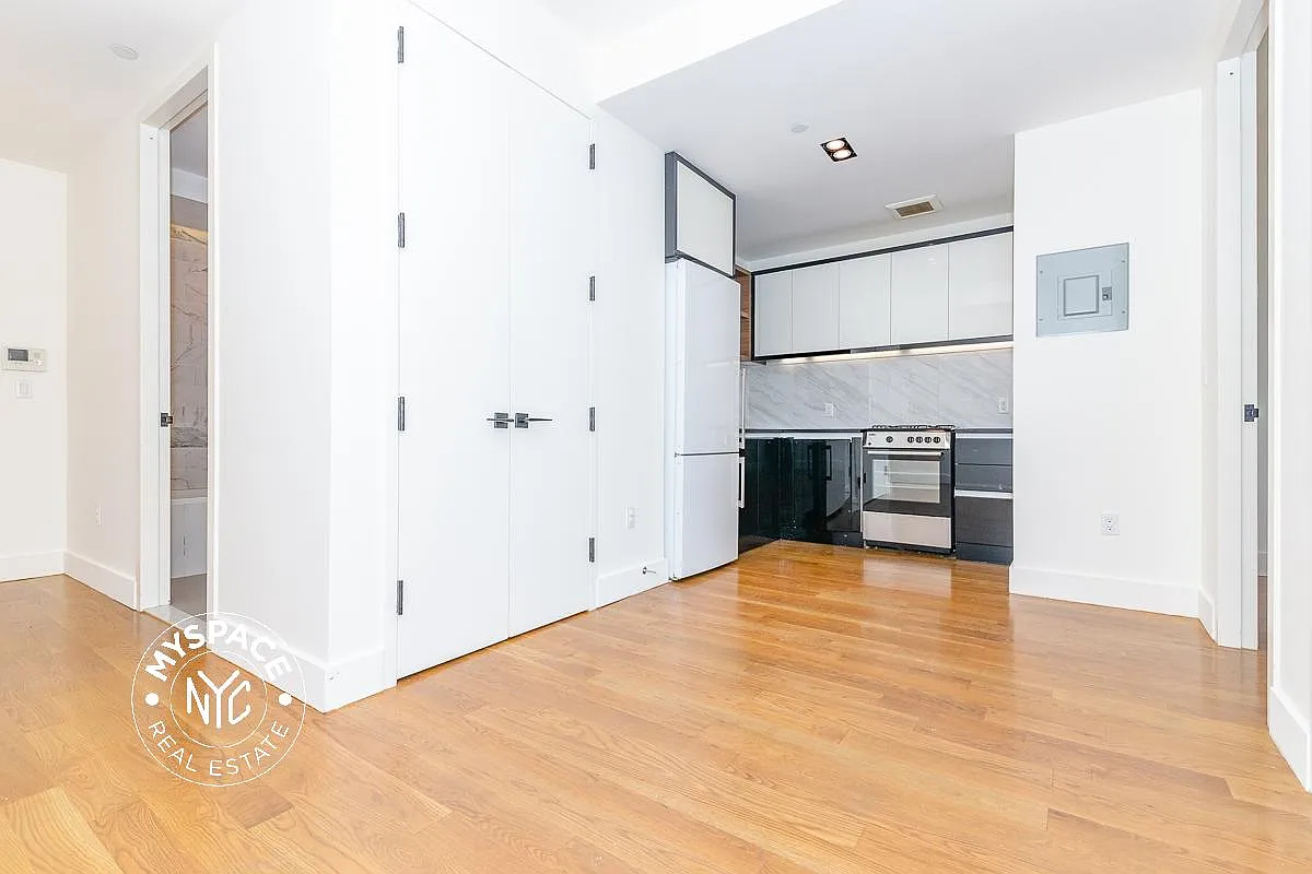 581 Ocean Parkway — Photo 3