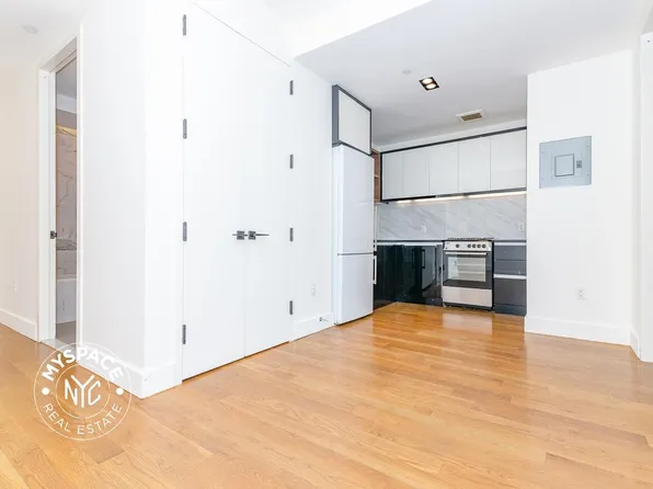 581 Ocean Parkway image 1 of 7
