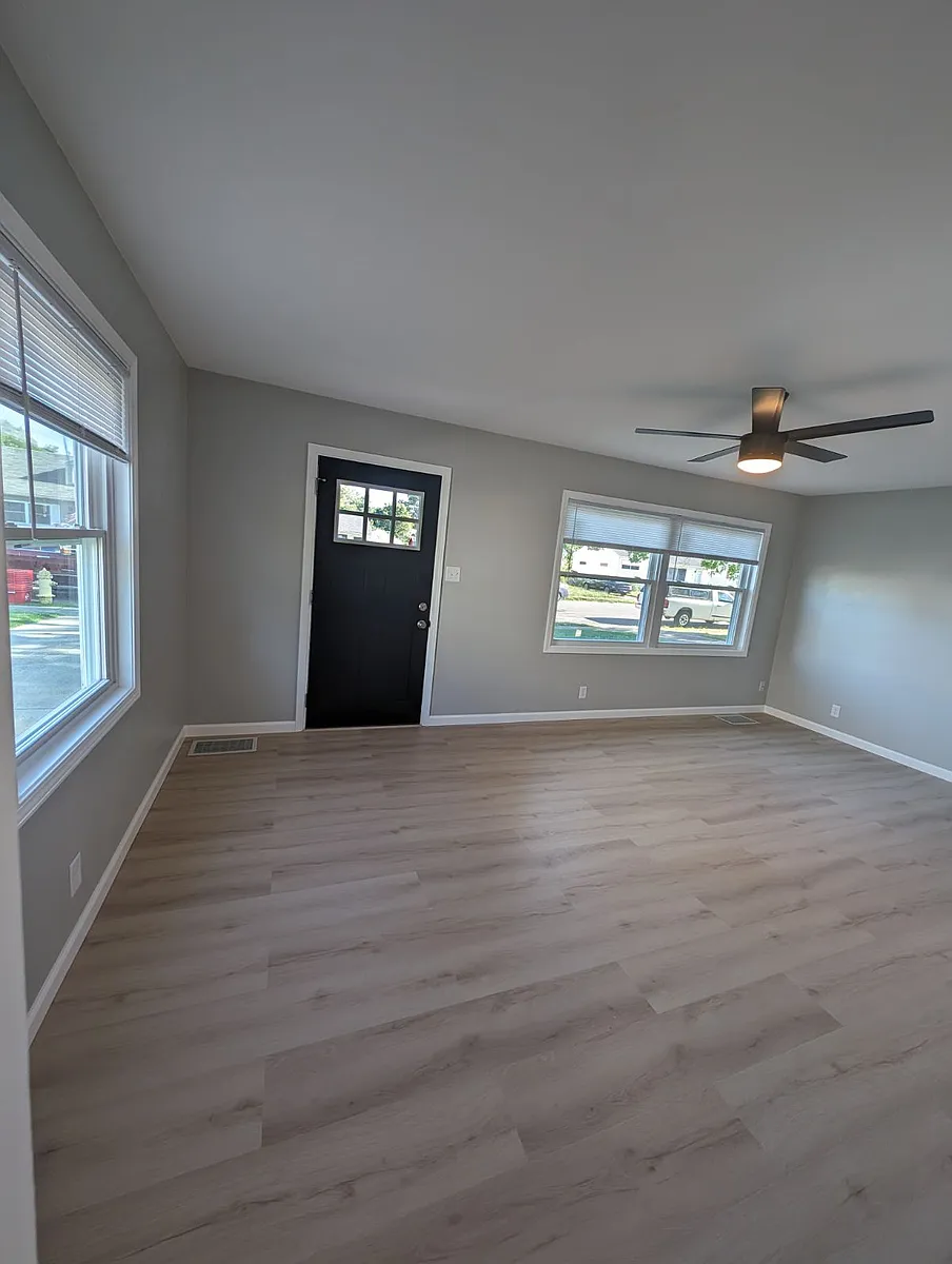 Building Photo - 539 Maplewood Dr
