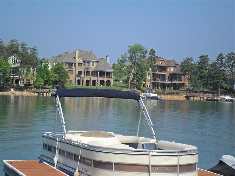 2nd image of 250 Yacht Rd
