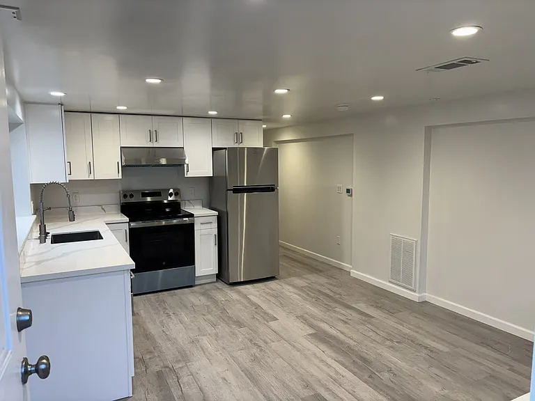 621 Palm Ave #A — Photo 2