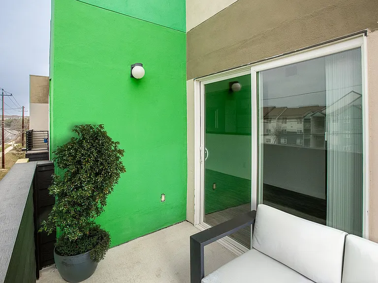 Green Spring Apartments — Photo 15
