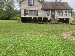 556 Medlin Rd, Walnut Hill, IL 62893