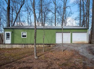 16446 Corinth Rd, Marion, IL 62959