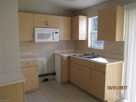 3rd image of 1422 Brookhill Dr