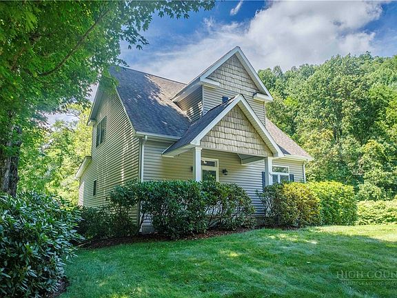 2nd image of 150 Creatwood Trail #18