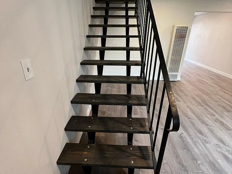 429 W Elk Ave #B — Photo 10