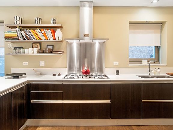 3rd image of 120 W 72nd St APT 2A