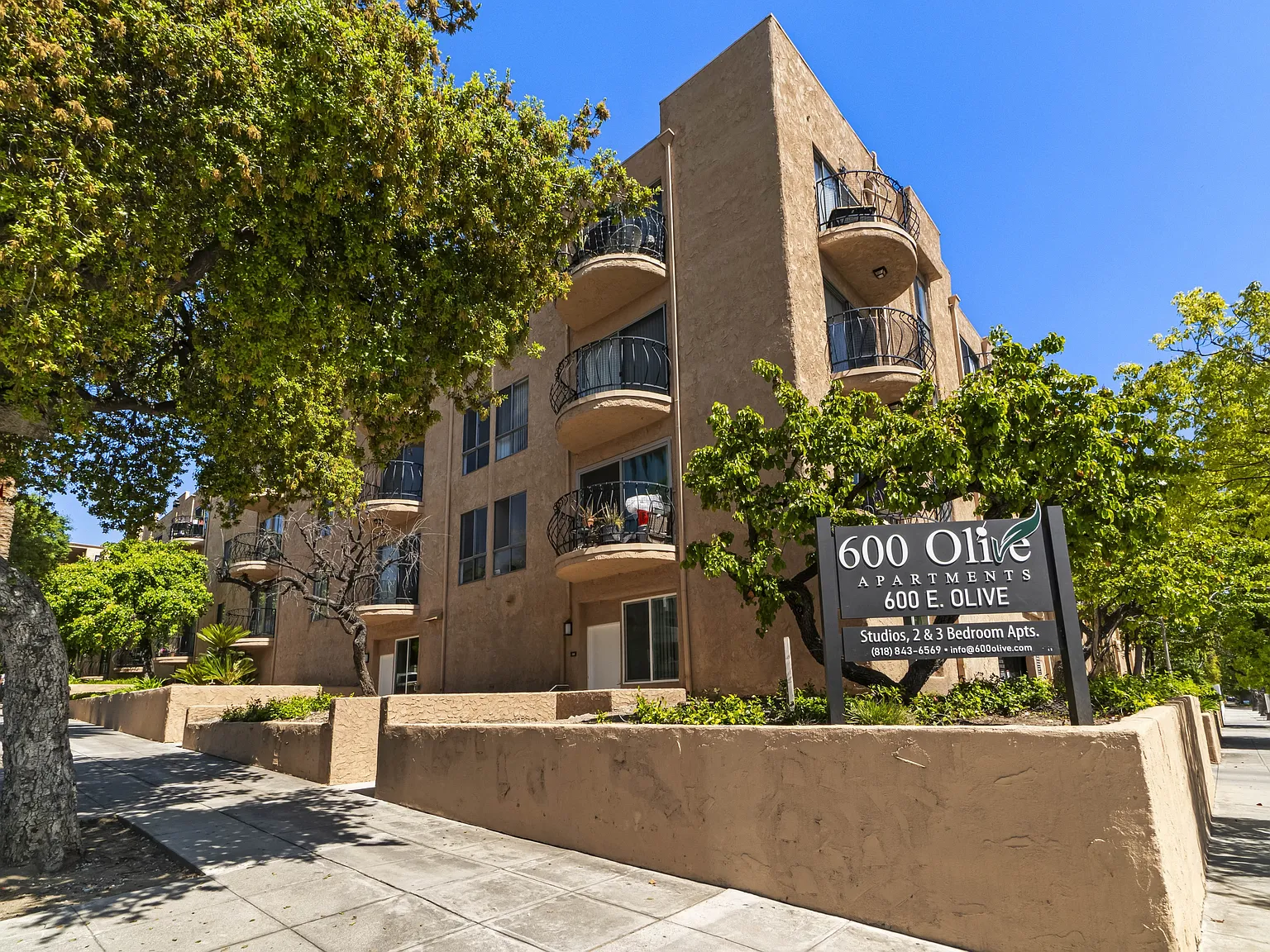 600 Olive — Photo 1