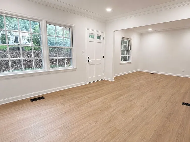 3556 N Wareingwood Dr — Photo 2
