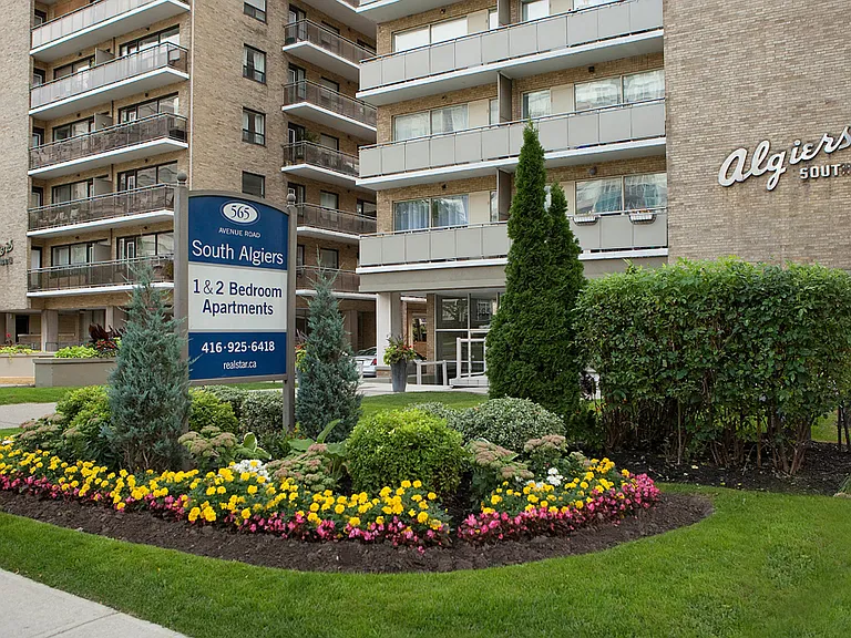 565 Avenue Rd — Photo 26