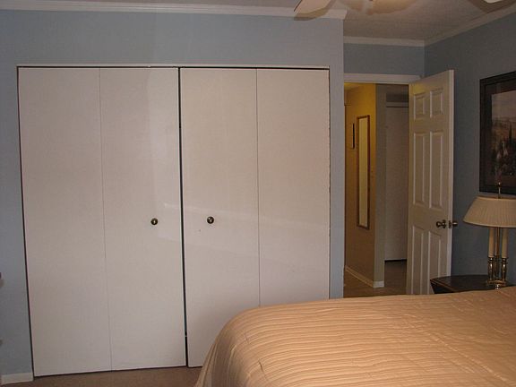 5th image of 2106 Kanawha Blvd E