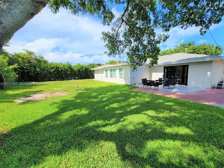 735 Tradewind Dr — Photo 16