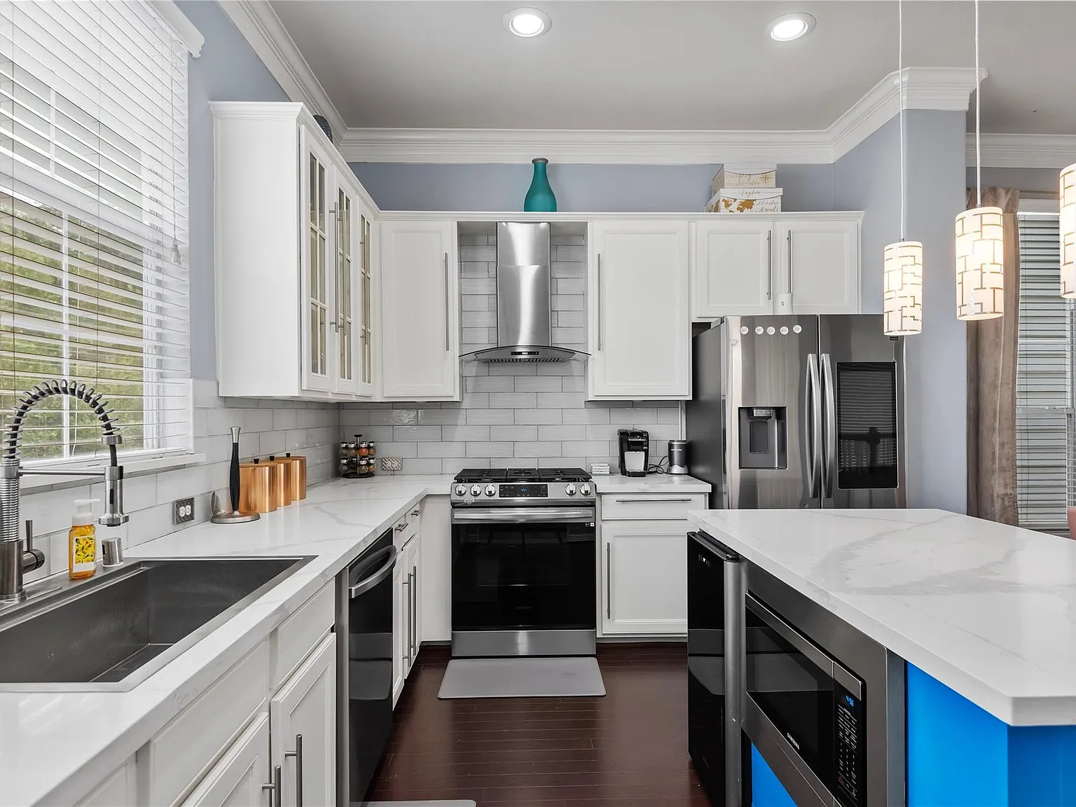 2 bed, 2.5 bath, 1734 sqft, $2,250 — Photo 2