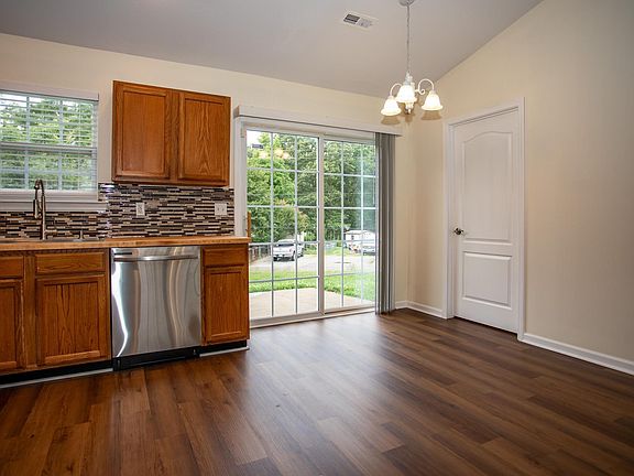 5th image of 109 Pierre Ct