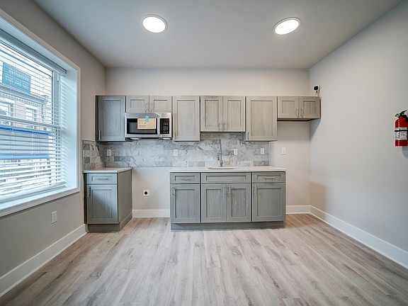 Kitchen includes stove and Fridge