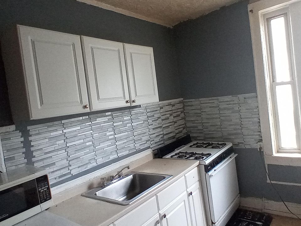 1st image of 6 Madison St Floor 3
