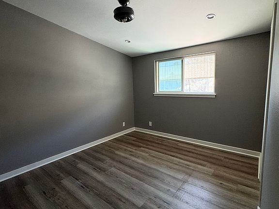 3rd image of 960 Kingsley Cir