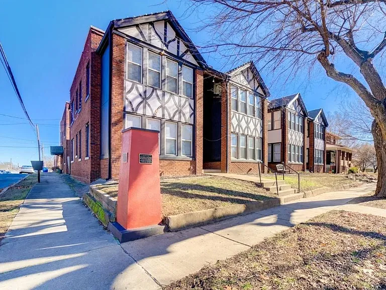 220 W Latimer St #A — Photo 1