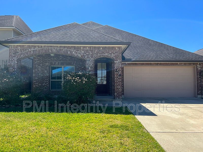 1st image of 220 Forest Grove Dr