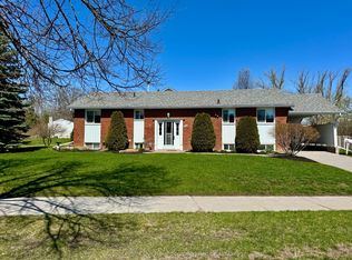 909 Whitefield Dr, Peterborough, ON K9J 7W1