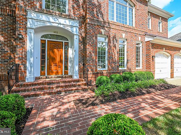 2nd image of 1812 Solitaire Ln