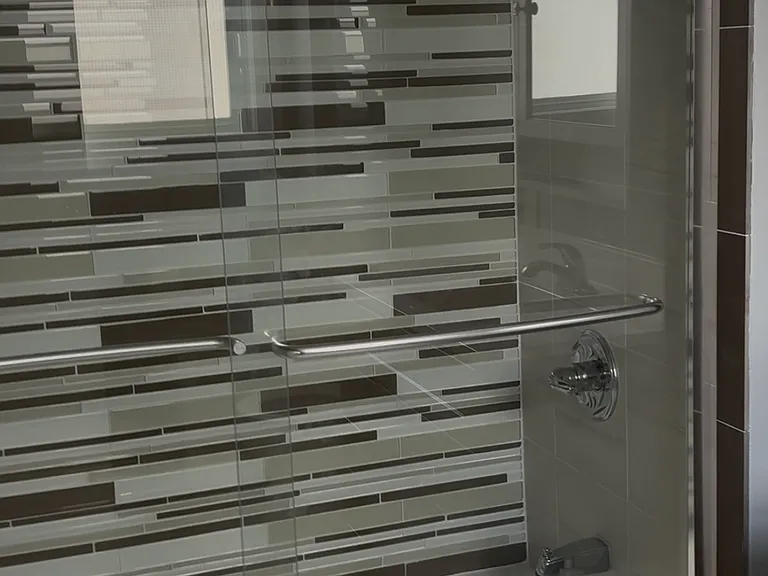 Tub with glass doors