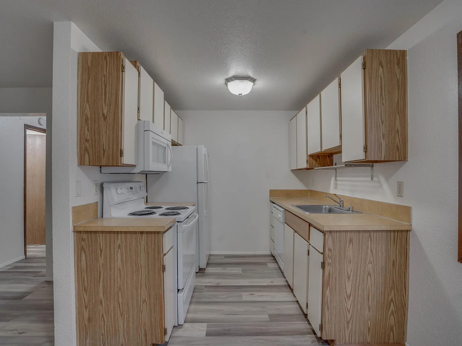 2 bed, 1.5 bath, 950 sqft, $2,100 — Photo 3