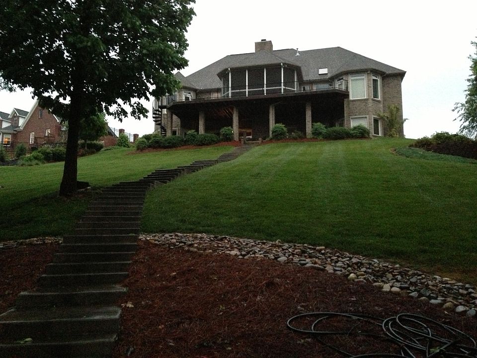 1st image of 207 Blue Heron Dr