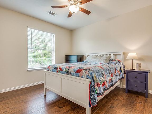 5th image of 1701 Ingleside Dr