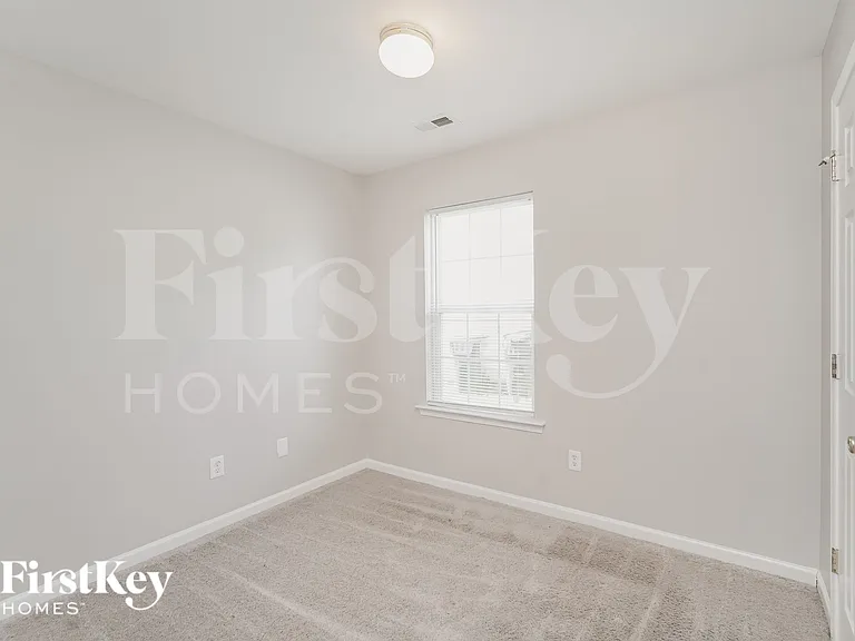 916 Lakehill Rd — Photo 11
