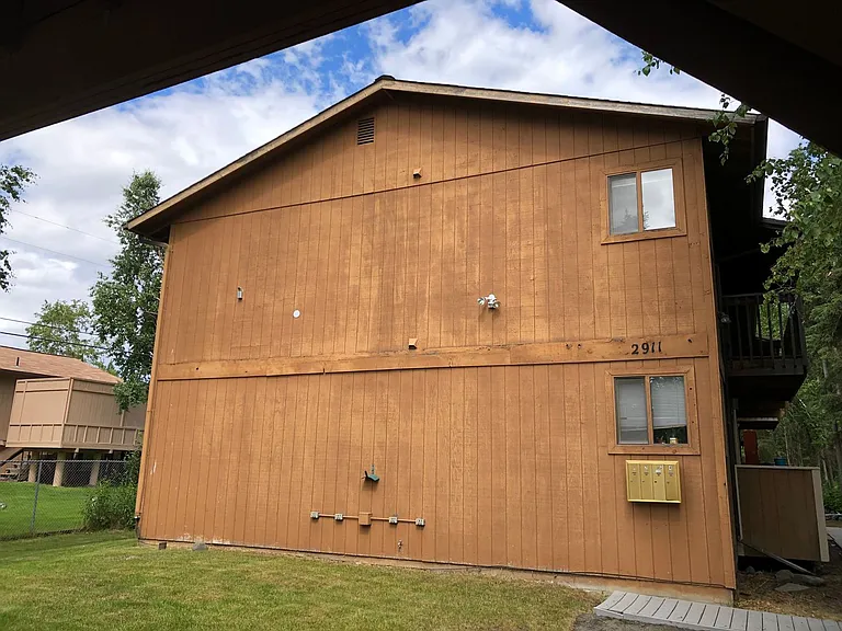 Freshly Renovated - Southside 3 Bedroom — Photo 16