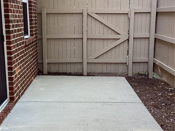 3rd image of 322 Holyoke Ln