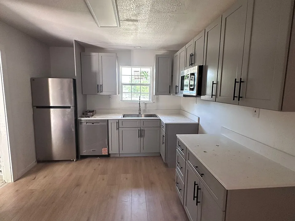 202 Red Oak Cir