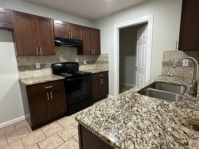 2311 Summer Place Dr — Photo 6