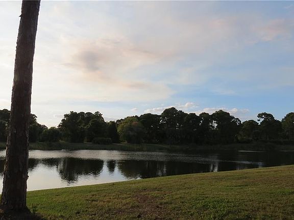5th image of 12 Mooring Pl