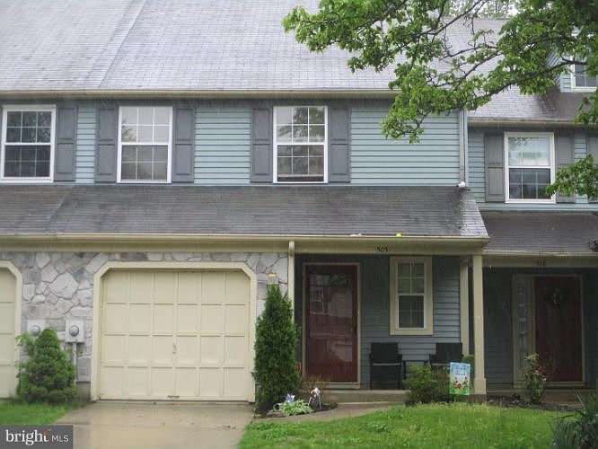 1st image of 505 Hazelwood Ln