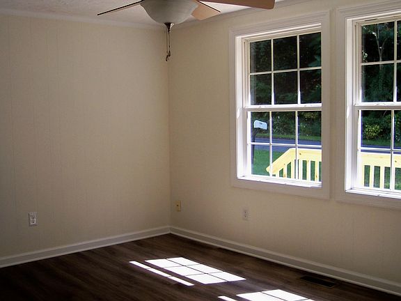 2nd image of 1105 Hawthorne Ave