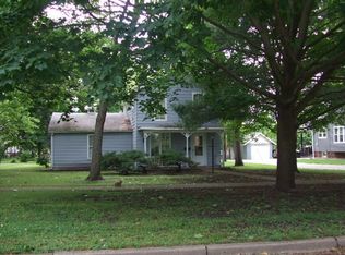 416 E 2nd St, Gilman, IL 60938