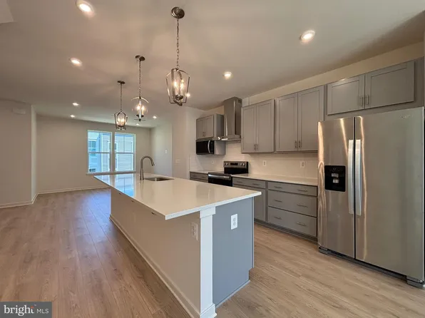 18000 Alicia Ave, Dumfries, VA 22026