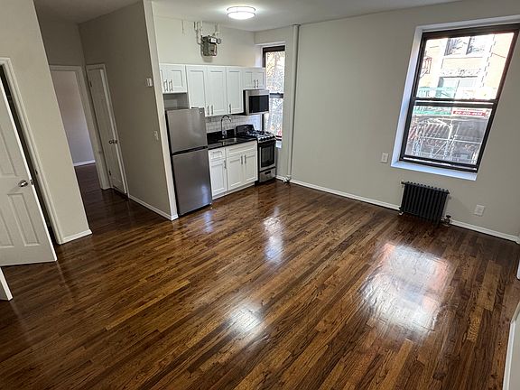 2nd image of 165 W 4th St APT 5