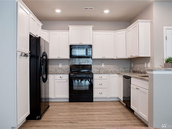 4th image of 3415 Hera St NE