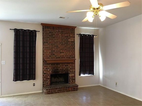 5th image of 303 Wallford Ln