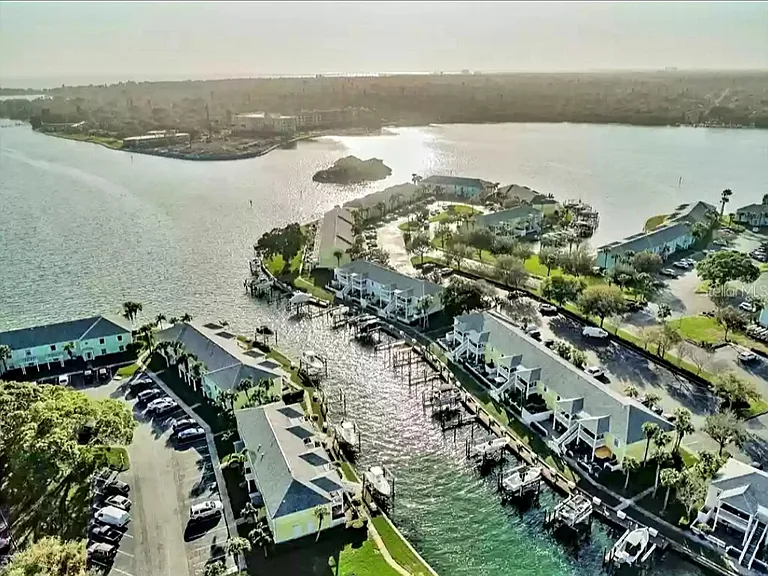 213 Seahorse Dr SE #D — Photo 32