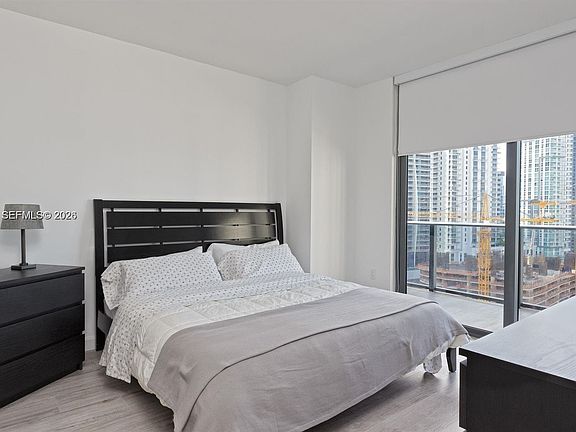 4th image of 45 SW 9th St APT 1805