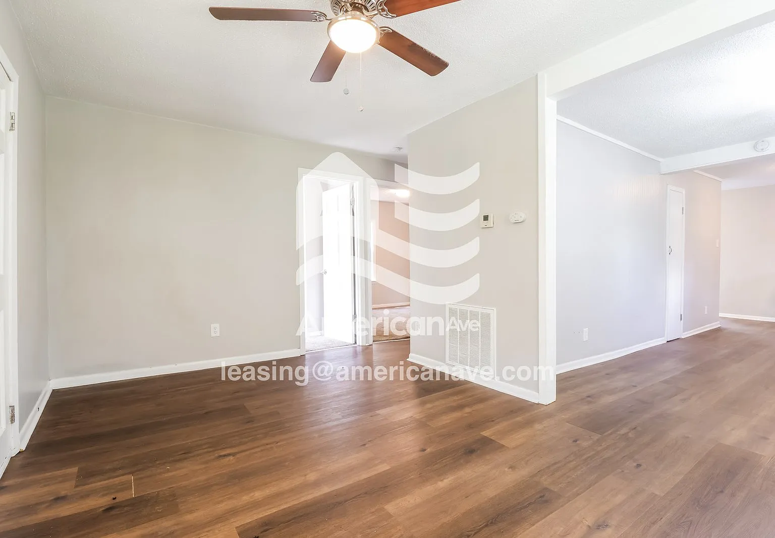 3 bed, 1.0 bath, 889 sqft, $992 — Photo 2