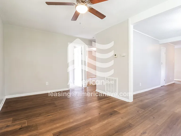 843321_002_living_room_13770448.jpg