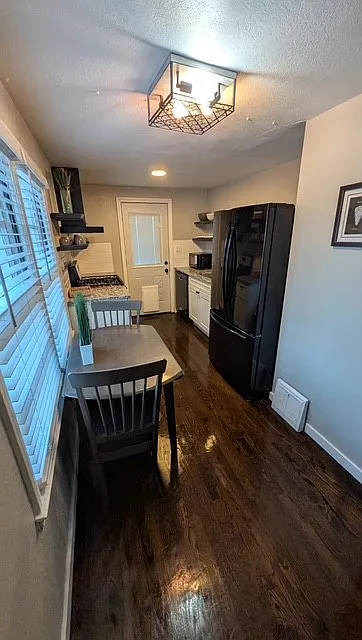 2 bed, 768 sqft, $2,199 — Photo 4